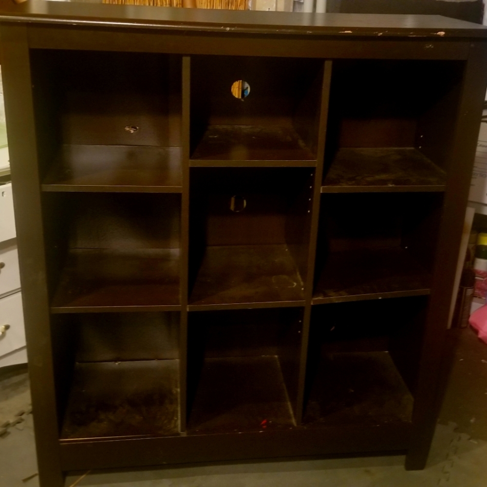 Dark brown bookshelve